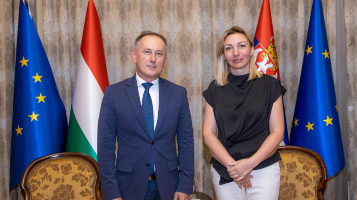 Macura sa ambasadorom Mađarske o porodičnim politikama i zajedničkim inicijativama