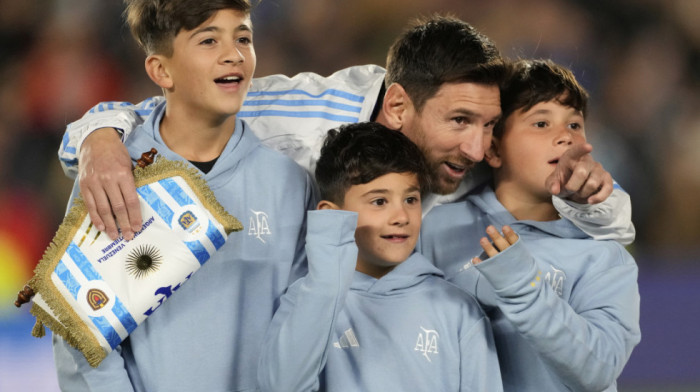 Mesi je u suzama, uz golove, odigrao poslednju utakmikcu na tlu Argentine