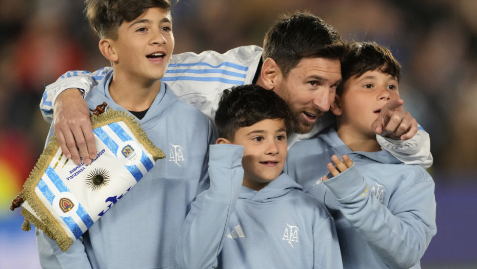 Mesi je u suzama, uz golove, odigrao poslednju utakmikcu na tlu Argentine