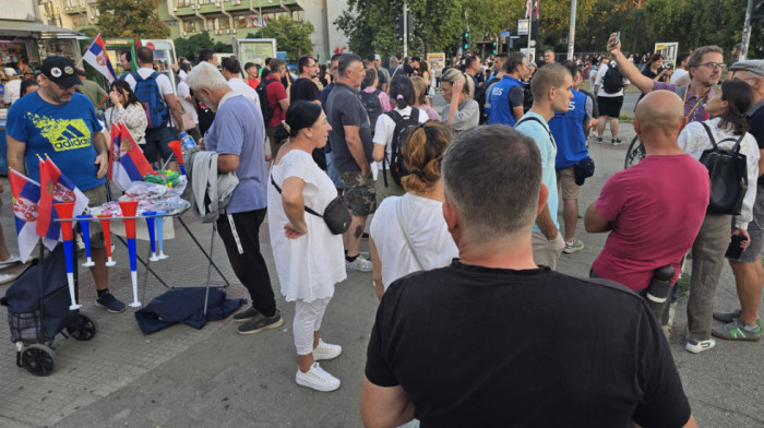 Protest studenata u blokadi u Novom Sadu, ispred DIF-a pripadnici policije