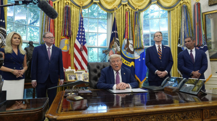 WSJ: Trampova administracija preliminarno razmatra mogući napad na Iran ali pravih naznaka još nema