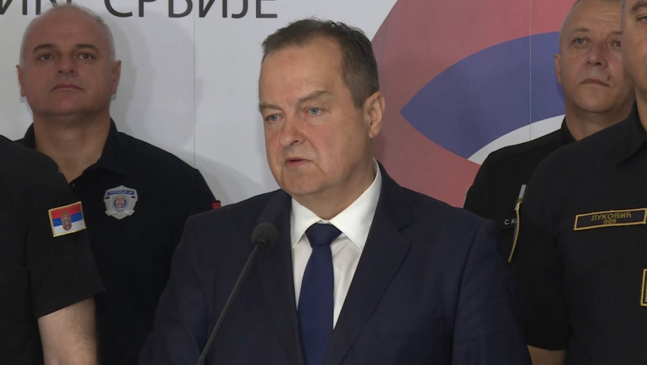 Dačić: Demonstranti u Novom Sadu oteli službeni pištolj policajcu