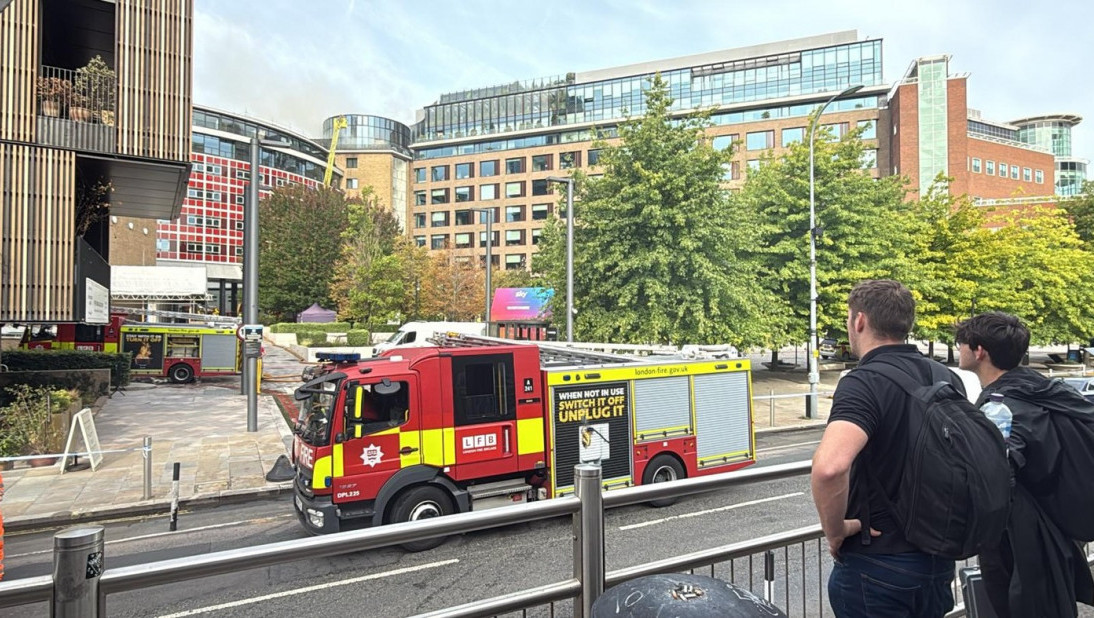 Požar u starom sedištu BBC-a u Londonu: Oko 100 vatrogasaca ga gasi