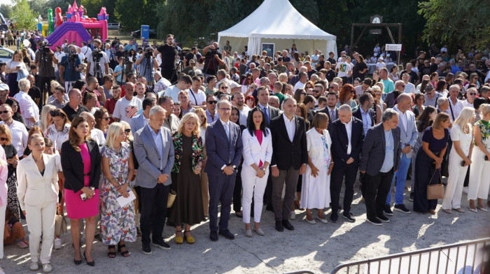 Premijer Macut na otvaranju manifestacije "Dani porodice" u Perlezu