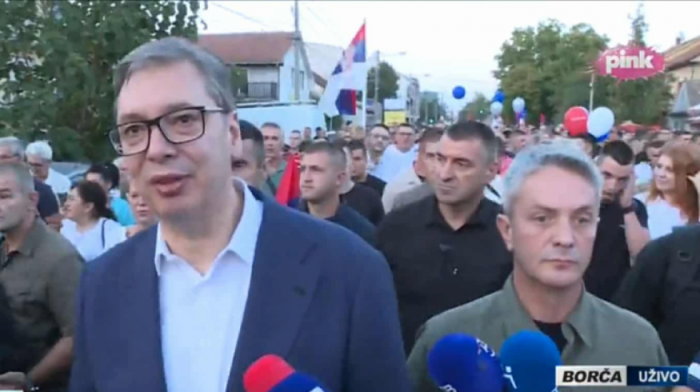 Vučić u Borči na skupu građana koji se protive blokadama: Ljudi hoće stabilnost i budućnost za svoju decu