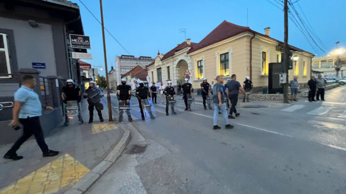 Tenzije u Čačku, Šapcu i Nišu, policija razdvaja učesnike skupova protiv i pristalica blokada