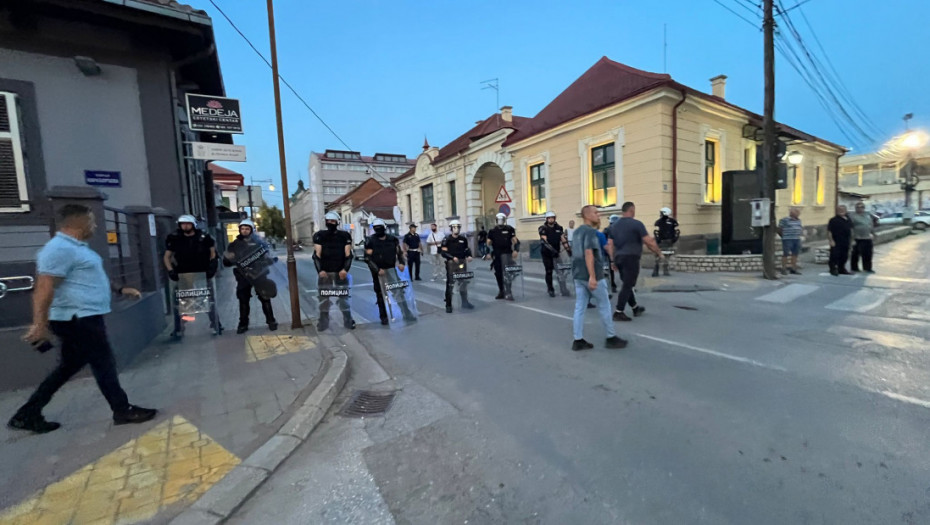 Tenzije u Čačku, Šapcu i Nišu, policija razdvaja učesnike skupova protiv i pristalica blokada