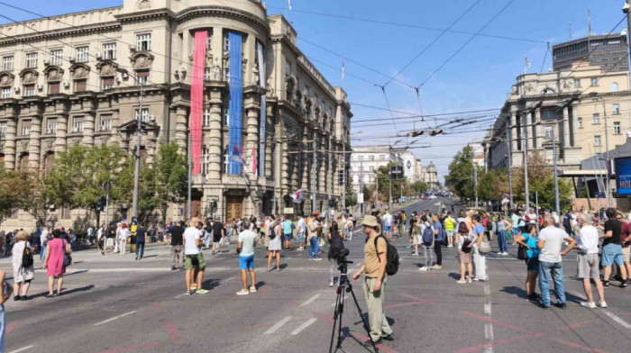 Počeo studentski protest u Beogradu: Blokirana raskrsnica kod Vlade Srbije