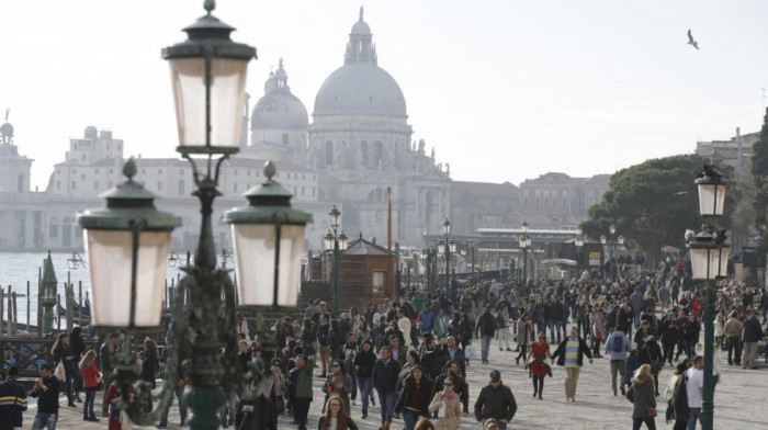 Nova turistička taksa Veneciji donela 5 miliona evra u 2025, ali pad broja turista u brojkama jedva primetan