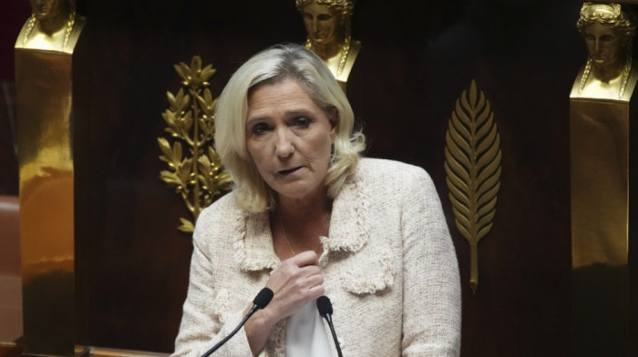 Burna rekacija političara na Lekornijevu ostavku, Le Pen: Farsa traje dovoljno dugo
