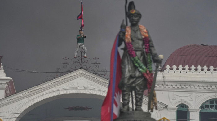 Desetine hiljada ljudi na mitingu podrške smenjenom premijeru Šarmi Oliju u Nepalu