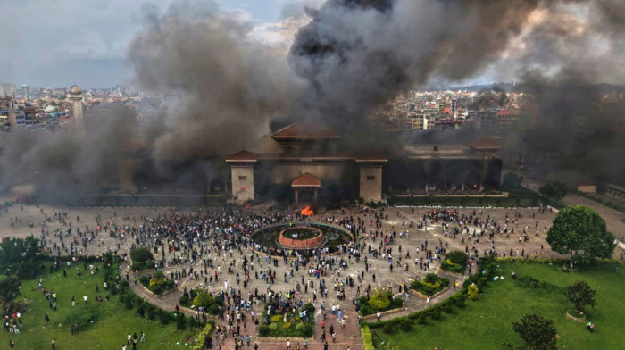 Napeto u Nepalu: Vojska patrolira ulicama, na snazi policijski čas bez ograničenja