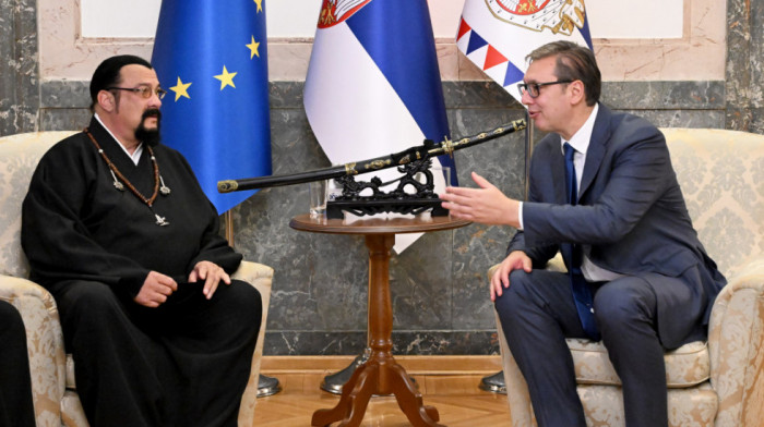 Glumac Stiven Sigal ponovo u Srbiji – snima novi film, u Beogradu se sastao sa Vučićem