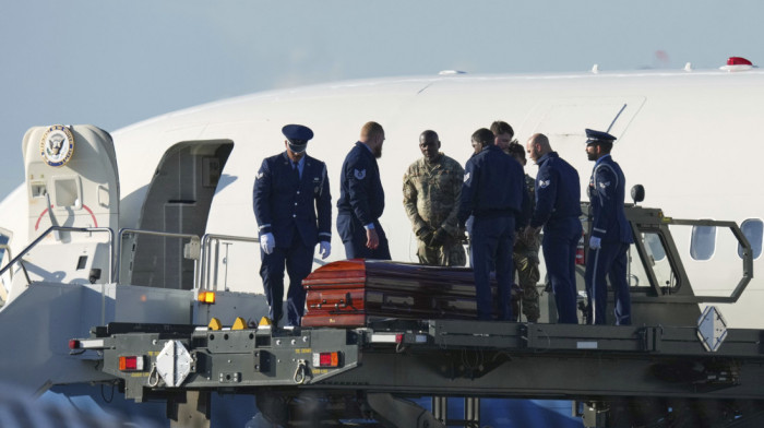 Avion potpredsednika SAD prevezao telo ubijenog Čarlija Kirka