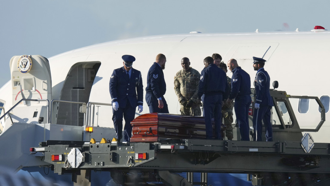 Avion potpredsednika SAD prevezao telo ubijenog Čarlija Kirka