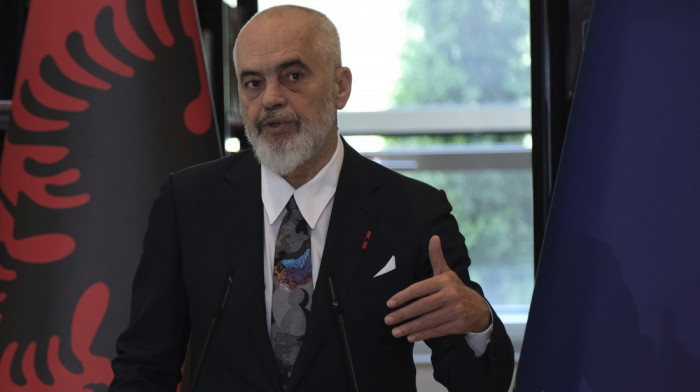 Zove se Diela i nosi nošnju: Šta će biti zadatak prve AI "ministarke" imenovane u Albaniji?