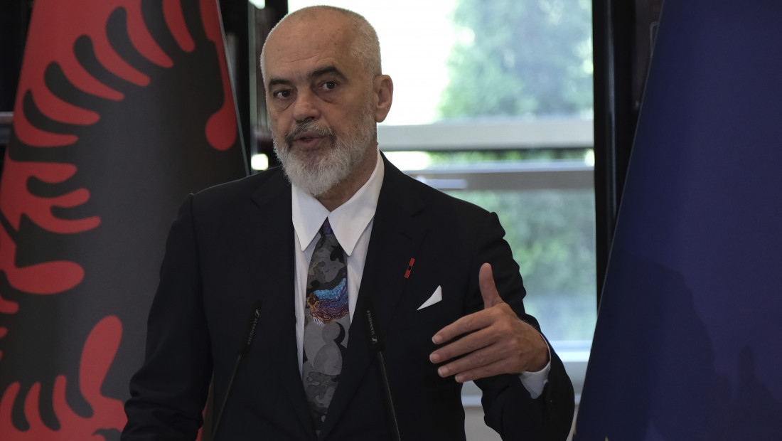 Zove se Diela i nosi nošnju: Šta će biti zadatak prve AI "ministarke" imenovane u Albaniji?