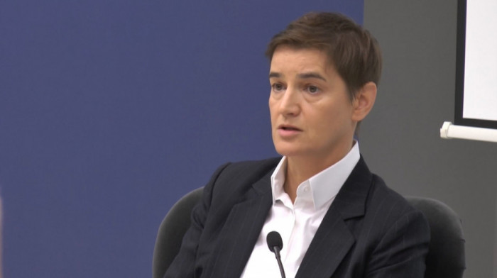 Brnabić: Tvrdnje o upotrebi CN gasa tokom protesta u Novom Sadu su unapred pripremljena laž