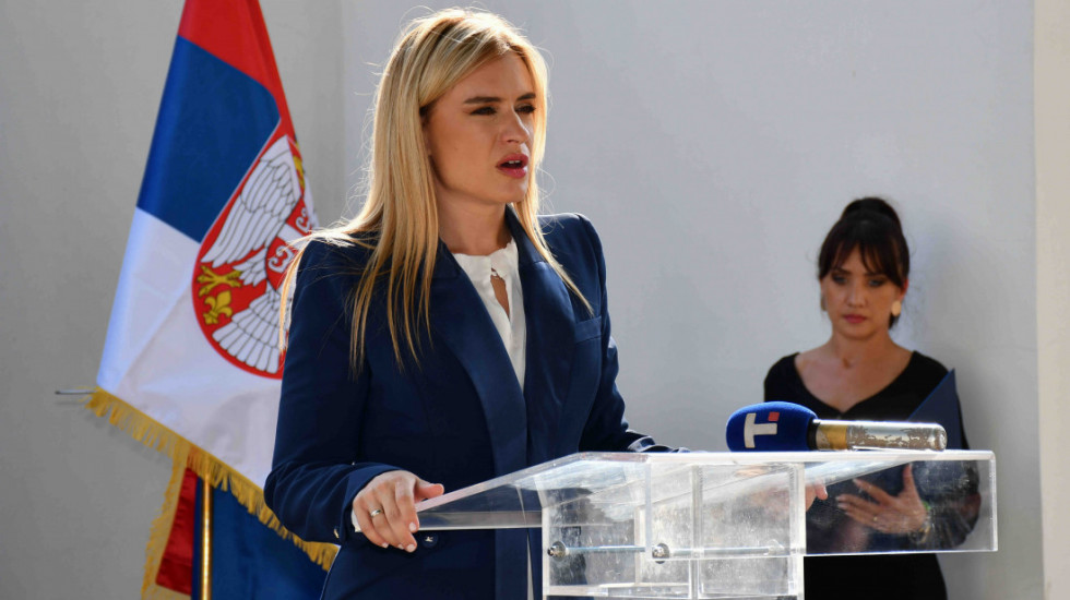 Ministarka Đurđević Stamenkovski uručila pomoć socijalno ugroženim porodicama u opštini Medveđa