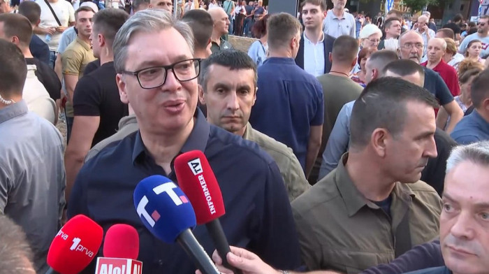 Vučić na Voždovcu: Ljudi samo hoće da žive normalno, propala je obojena revolucija