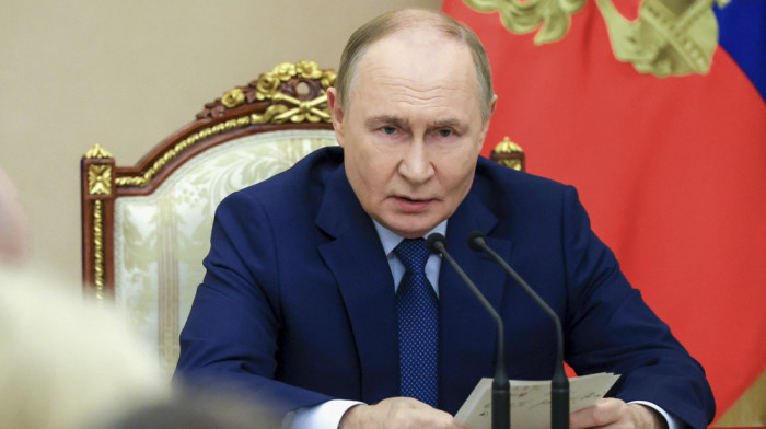 Putin: Soroševi udžbenici negativno utiču na mlade ljude