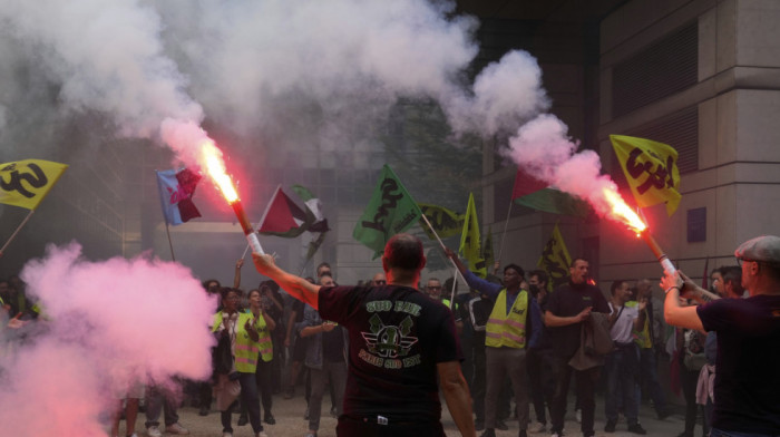 Masovni protesti širom Francuske: Pariz blokiran, zatvoreni muzeji i škole, 119 osoba uhapšeno