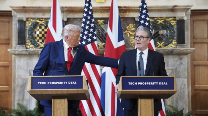 "Šta ako Tramp bude vikao na mene": Pre zvaničnih razgovora "malo šale", američki predsednik podelio skeč o Starmeru