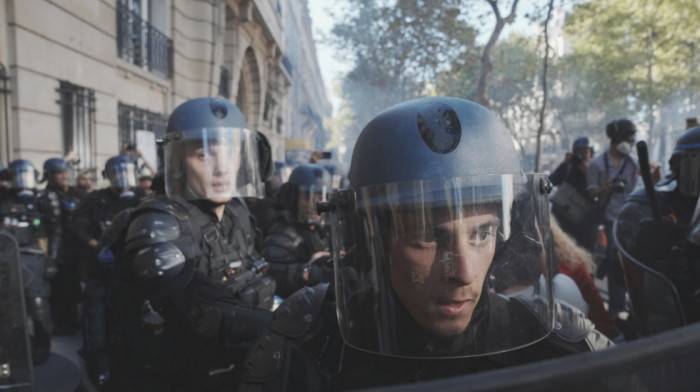 Francuska policija zabranila ekološkim aktivistima da blokiraju most u Parizu