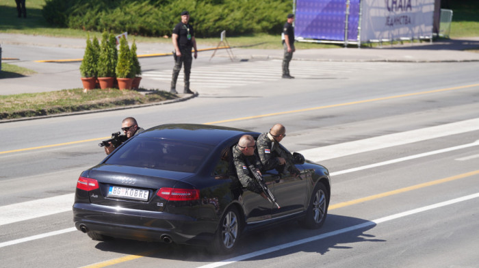 Pripadnici "Kobri" na vojnoj paradi: Izveden prikaz obezbeđenja ličnosti (VIDEO)