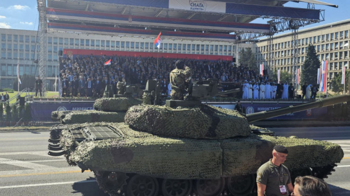Vučević na vojnoj paradi: Vojska Srbije na ponos svih građana