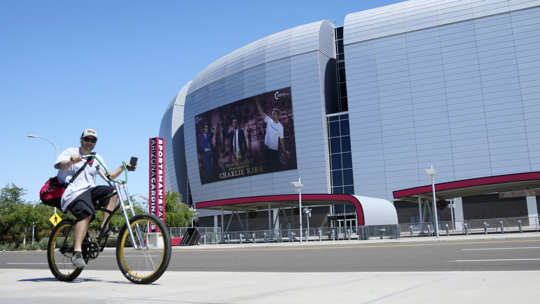 Na stadionu Stejt Farm u Arizoni, gde će biti održana komemoracija Čarliju Kirku, uhapšen naoružani bivši policajac