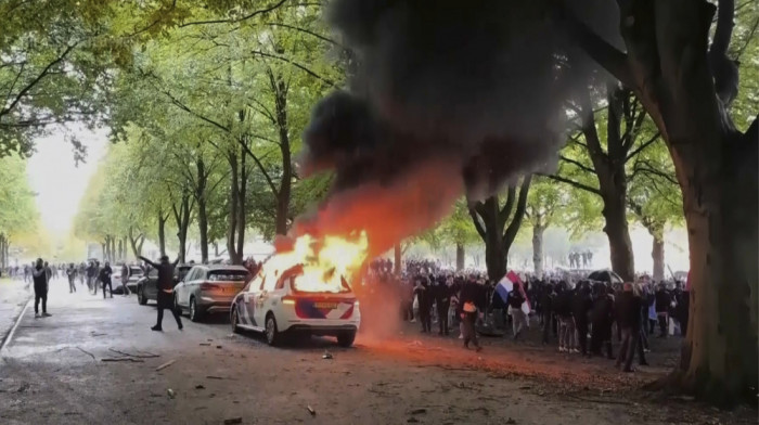 Holandska policija upotrebila suzavac i vodene topove protiv demonstranata, 30 uhapšeno