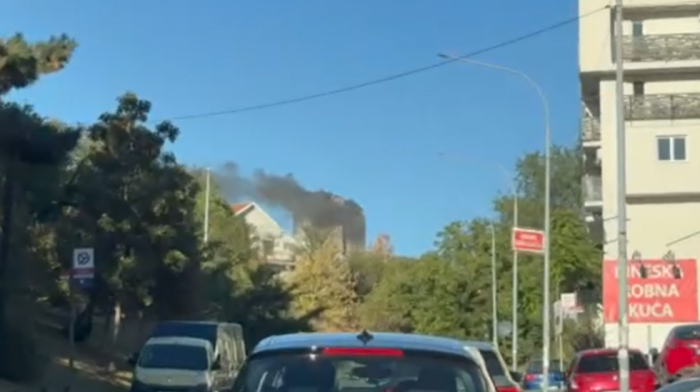 Požar u soliteru na Zvezdari: Gori stan u Ulici Rebeke Vest
