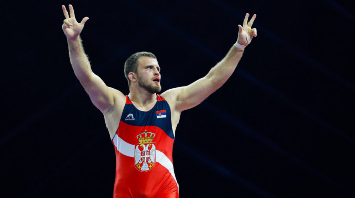 Aleksandar Komarov osvojio zlatnu medalju na Svetskom prvenstvu u rvanju