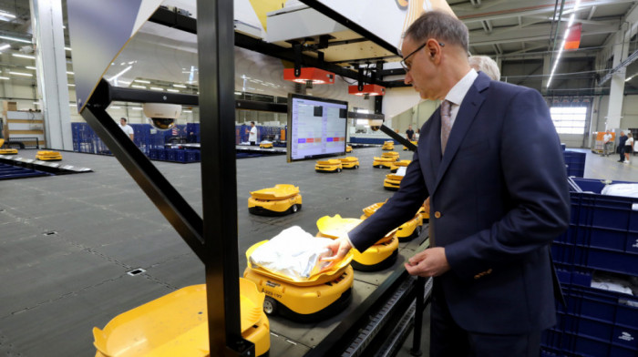 Macut obišao centar Pošte Srbije gde radi sistem za robotizovano sortiranje pošiljaka