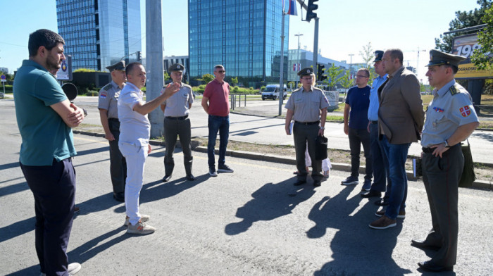 Radovi nakon parade: Počela sanacija kolovoza u Bulevaru Nikole Tesle, izmenjen režim saobraćaja