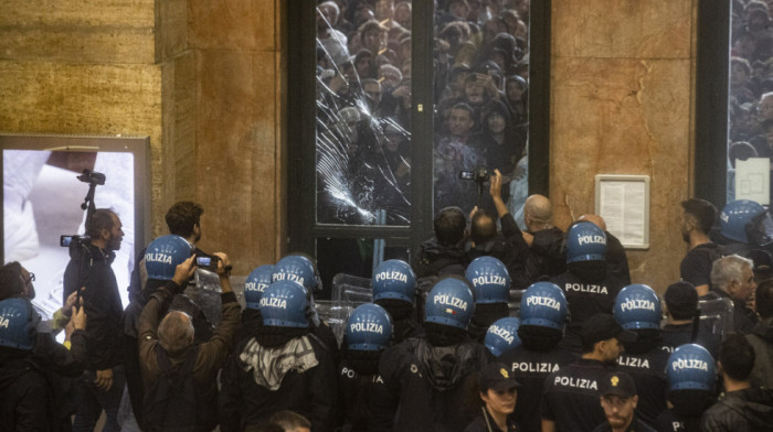 Demolirana železnička stanica u Milanu: Na desetine demonstranata uhapšeno na propalestinskom skupu (VIDEO, FOTO)