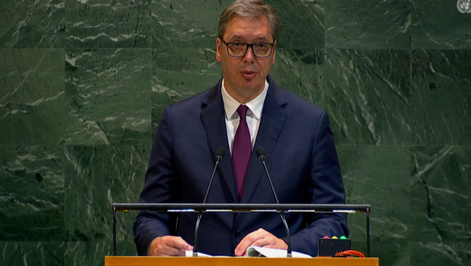Vučić o incidentima Zaječaru: Bace dimne bombe, pa kažu nismo mi nego ubačeni elementi