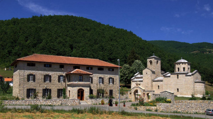 Eparhija budimljansko-nikšićka obavestila narod: Policija opkolila manastir Đurđevi Stupovi, kao u vreme Đukanovića