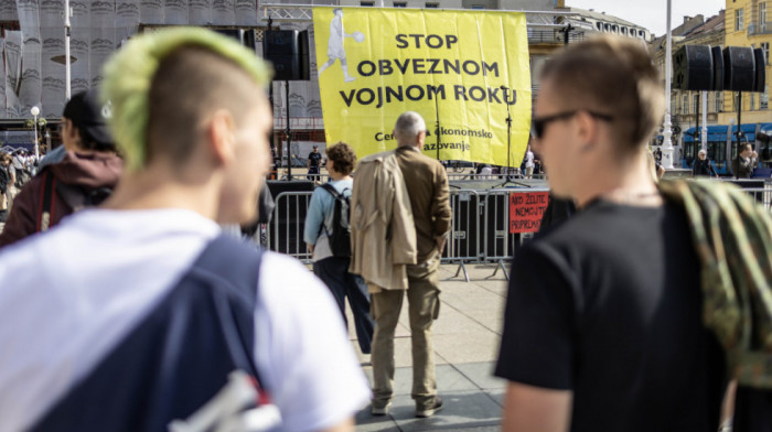 Protest protiv obaveznog vojnog roka u Zagrebu: "Nismo topovsko meso"