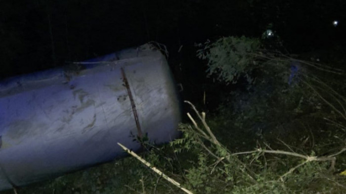Infrastruktura železnice o incidentu kod Kosjerića: Prevrnula se dva vagona, curelo gorivo, niko nije povređen