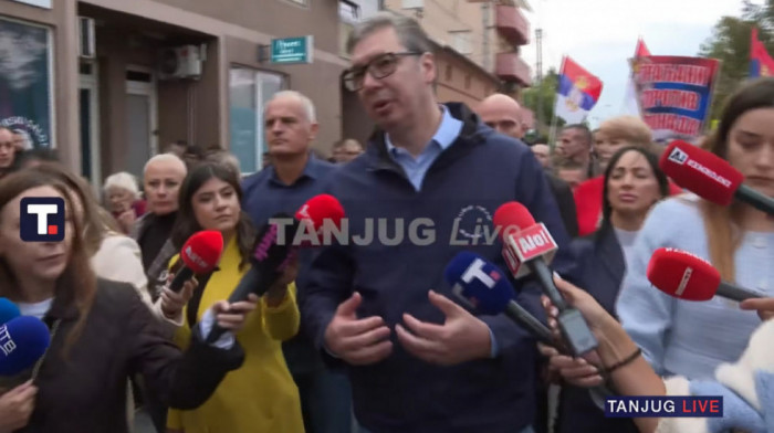 Predsednik Vučić u Obrenovcu na skupu građana koji se protive blokadama