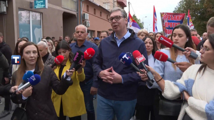 Predsednik Vučić u Obrenovcu na skupu građana koji se protive blokadama