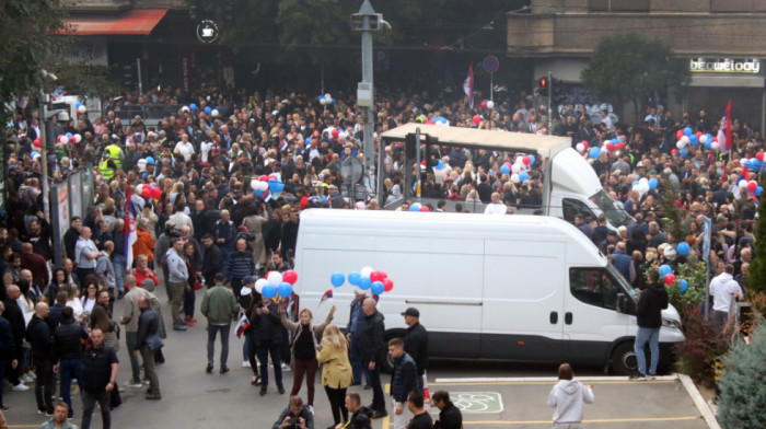 Građani protiv blokada izneli tri zahteva ispred RTS-a: Traže smena rukovodstva i "oslobađenje" Javnog servsisa