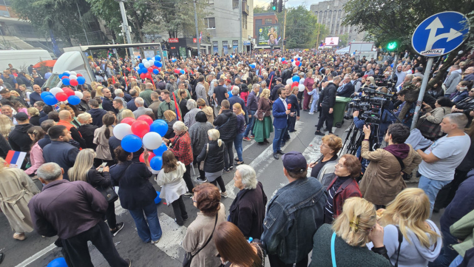 Širom Srbije održani skupovi građana u znak podrške Srbima na KiM: Okupljanja u preko 200 mesta (FOTO)