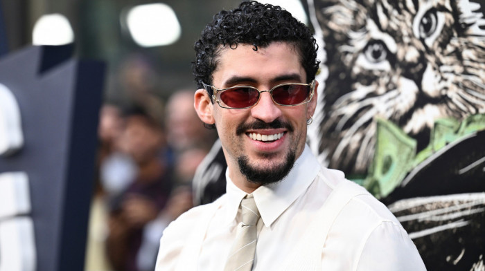 Latino zvezda Bad Bunny nastupa u poluvremenu Superboula 2026.