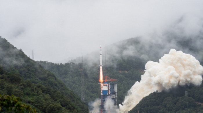 "Dugi marš": Kina uspešno lansirala dva test-satelita u svemir