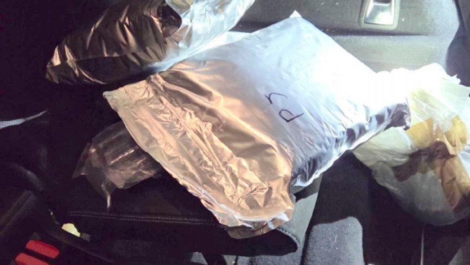 U automobilu imao skoro deset kilograma droge: Uhapšen muškarac iz okoline Peći