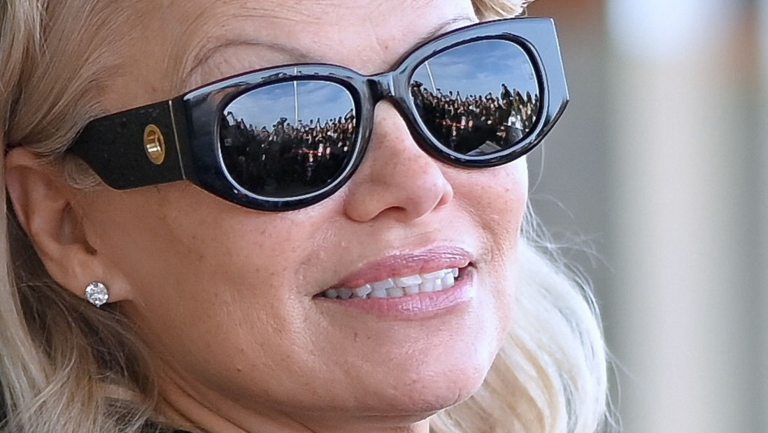 Pamela Anderson izgleda neprepoznatljivo: Glumica koja je sinonim za plavuše, ima novu boju kose (FOTO)