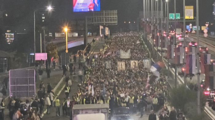 Zatvoren most "Gazela": Počelo okupljanje ispred Železničke stanice Beograd centar na Prokopu